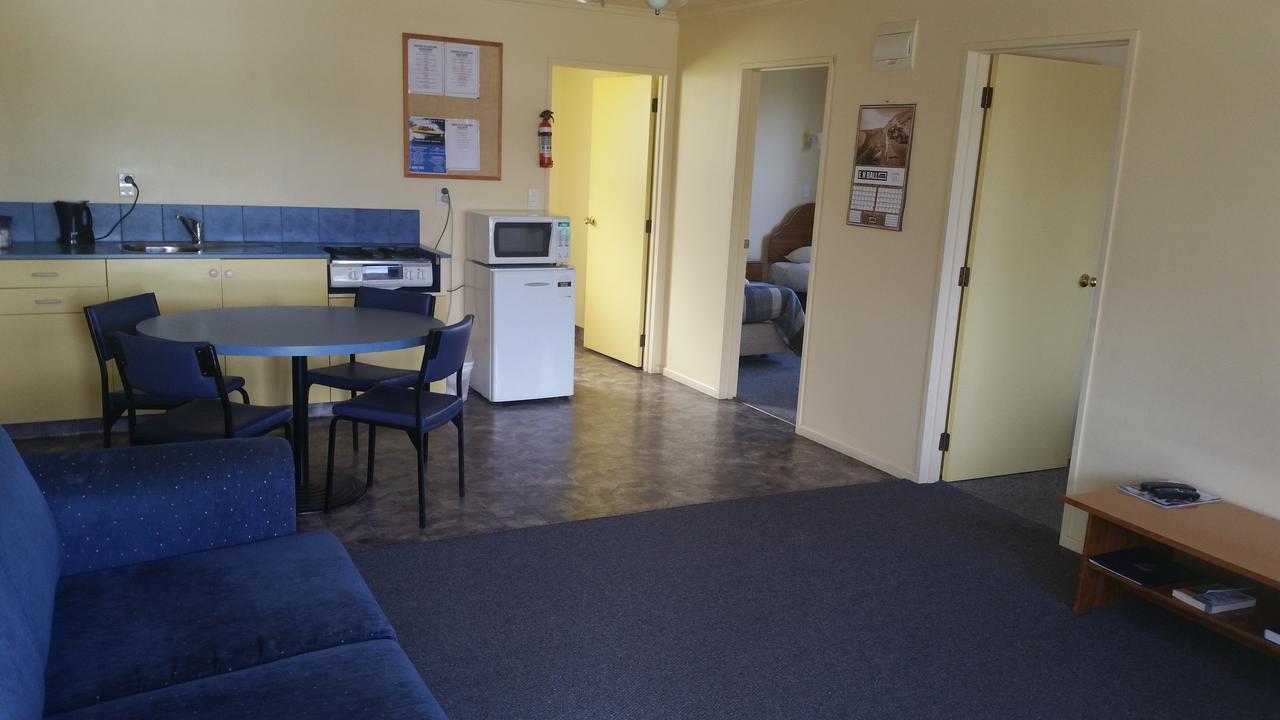 Hotel Tui Base Camp Tuatapere Zewnętrze zdjęcie
